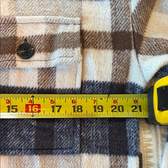 Medium Weight Plaid Flannel Shacket 💯 polyester - Picture 5 of 9